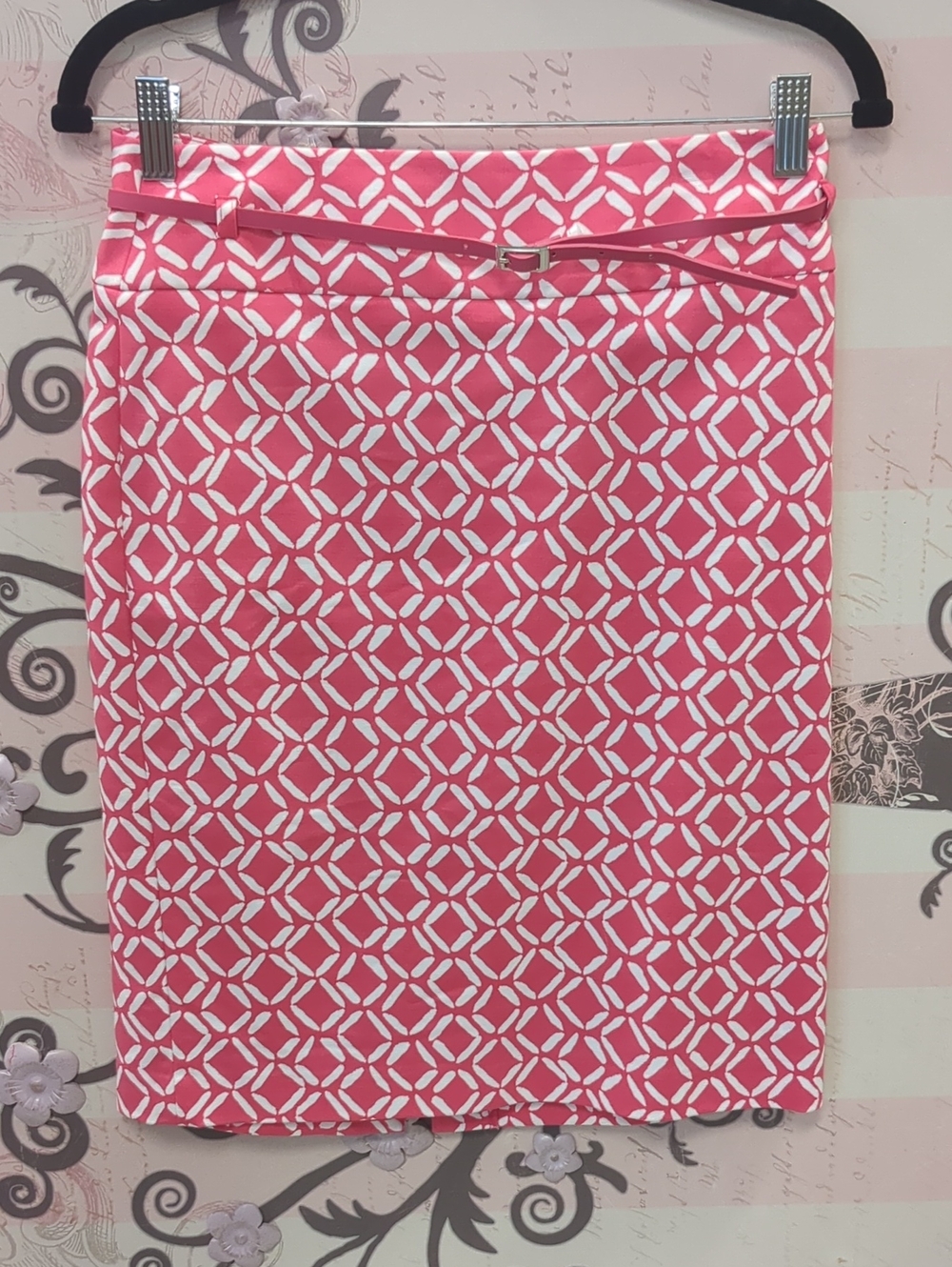 Liz Claiborne Pink & White Geometric Pencil Skirt